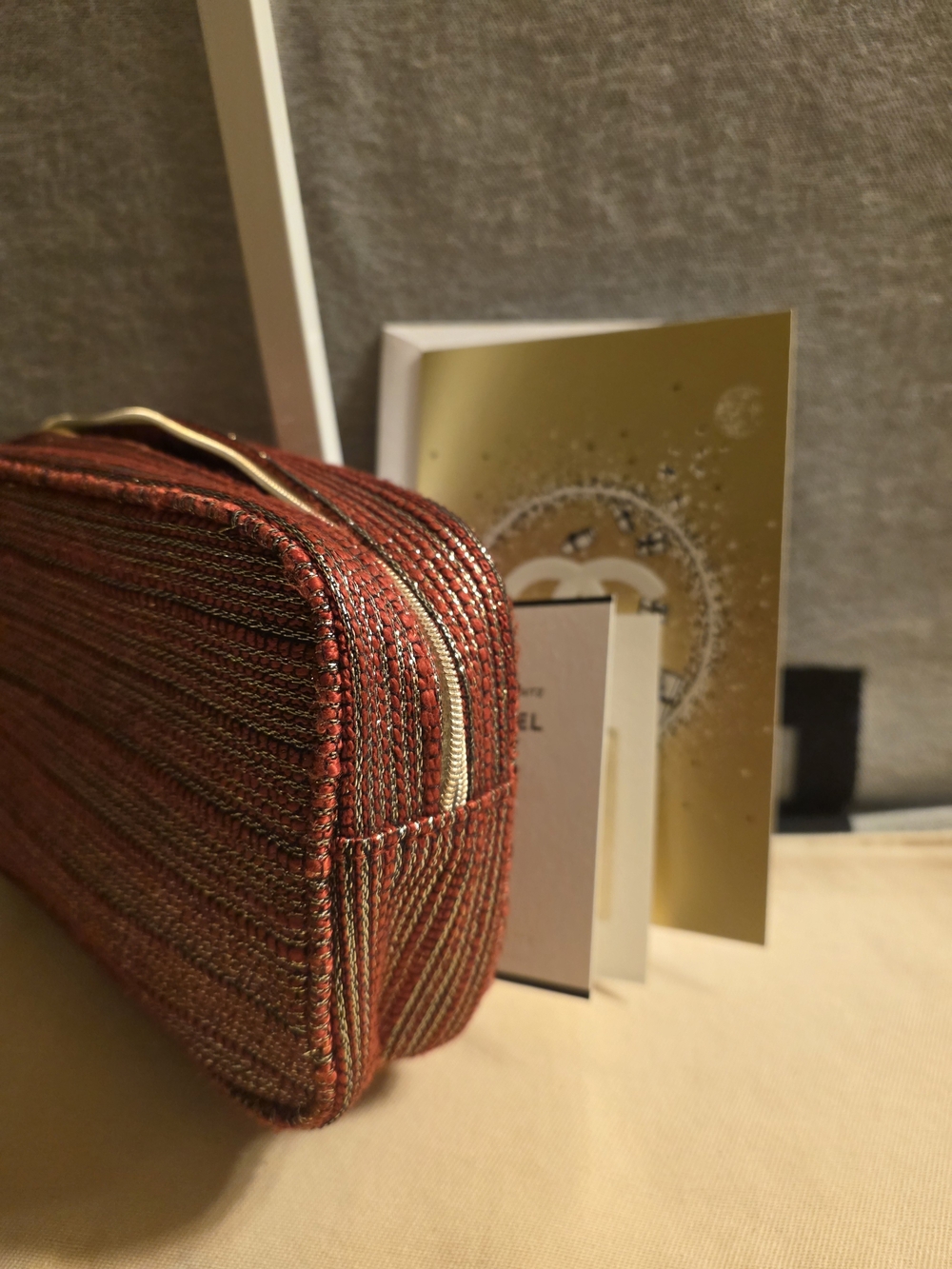 CHANEL Beaute Makeup Pouch With Card And Sample - Picture 4 of 6